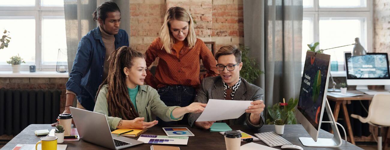 In-house marketing csapat és kiszervezett marketing más-más előnyökkel kecsegtet, ezért minden esetben alapos megfontolás után, tudatosan kell dönteni a kiszervezés formájáról.