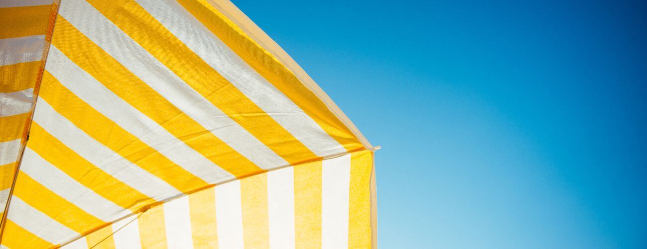 A dark funnel jelensége azt mutatja, hogy a B2B vevők jelentős része zárt csatornákon, privát beszélgetésekben és szakmai tartalmak olvasása közben szerzi meg a számára fontos üzleti információkat.